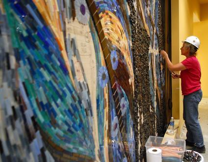 Gwen works on a piece at Mohegan Sun in Uncasville, CT.